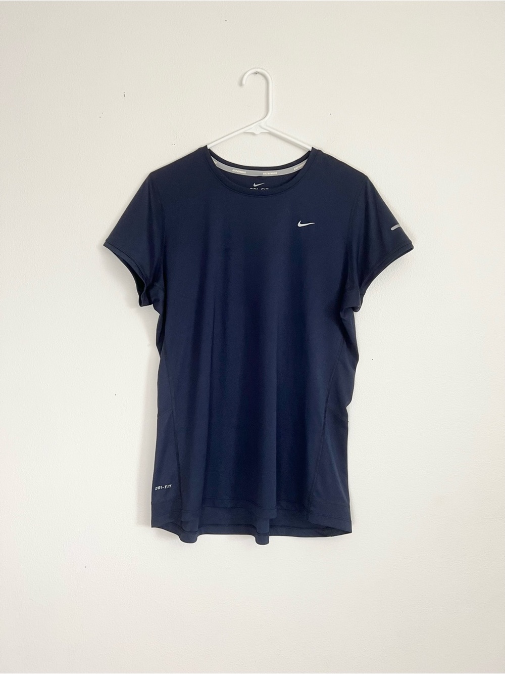 Nike Running Dri Fit Athletic Performance Tee Workout Shirt Gym Top Sporty Chic